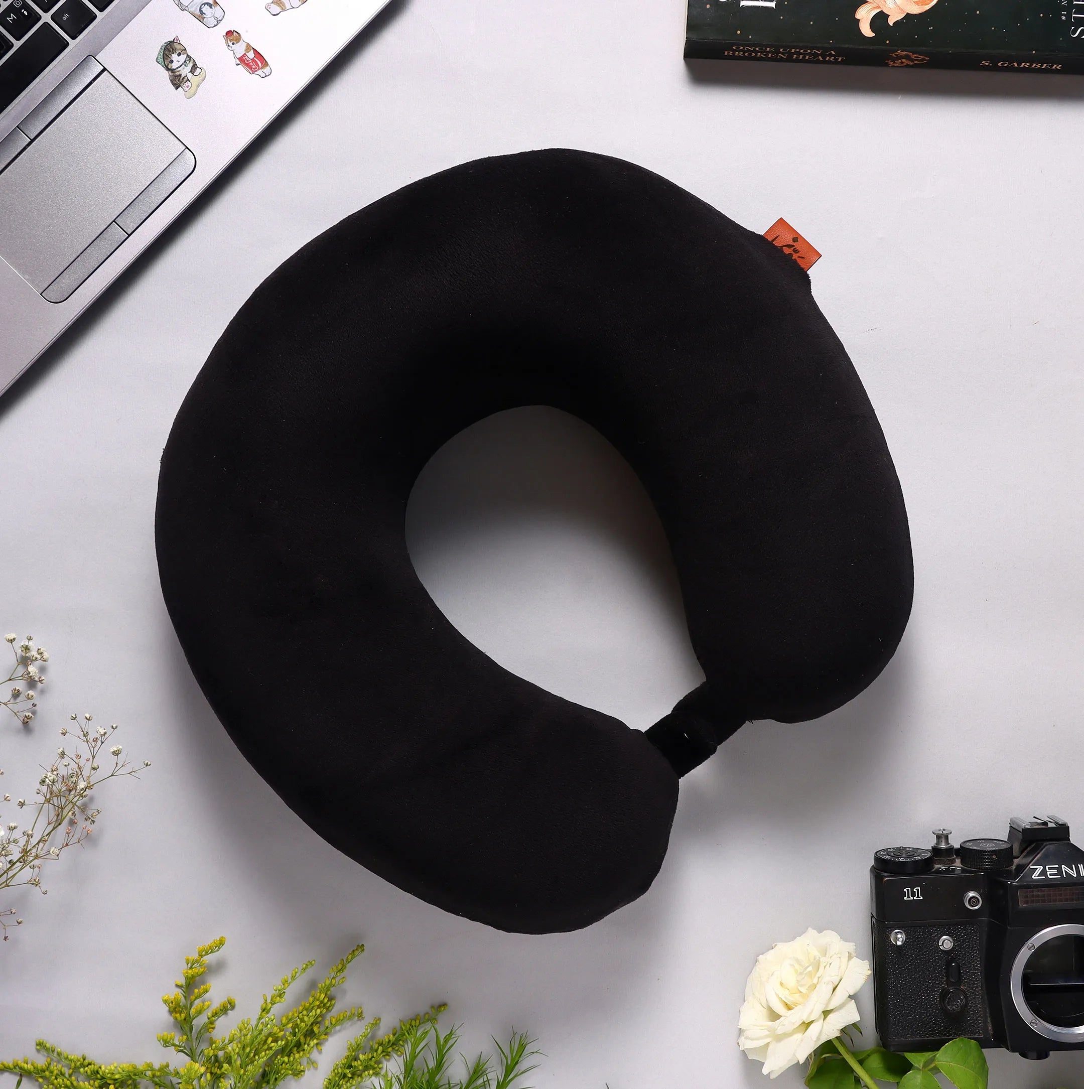 Neck Pillow by Dawenha | Black