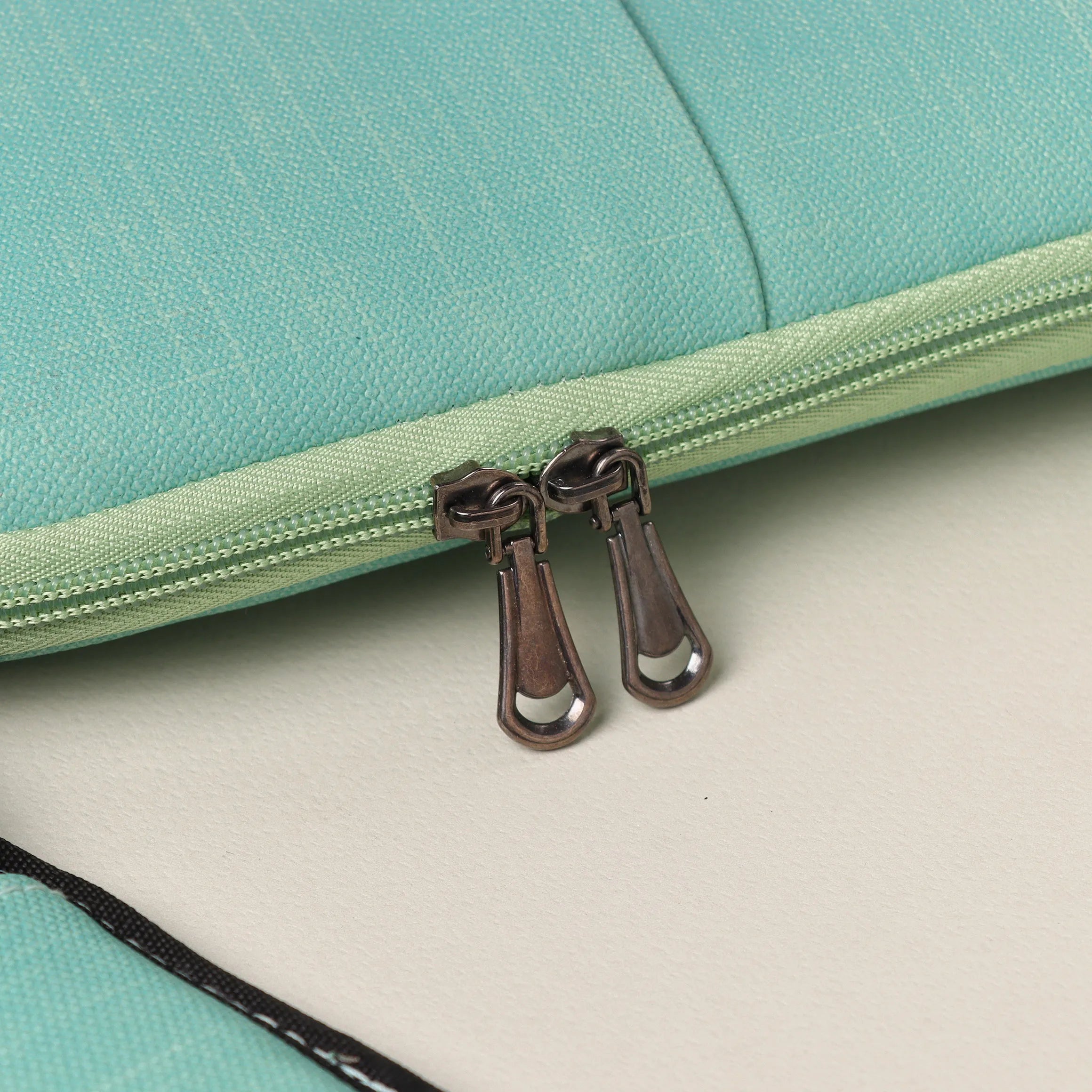 Shoulder Laptop Sleeve  | Pistachio