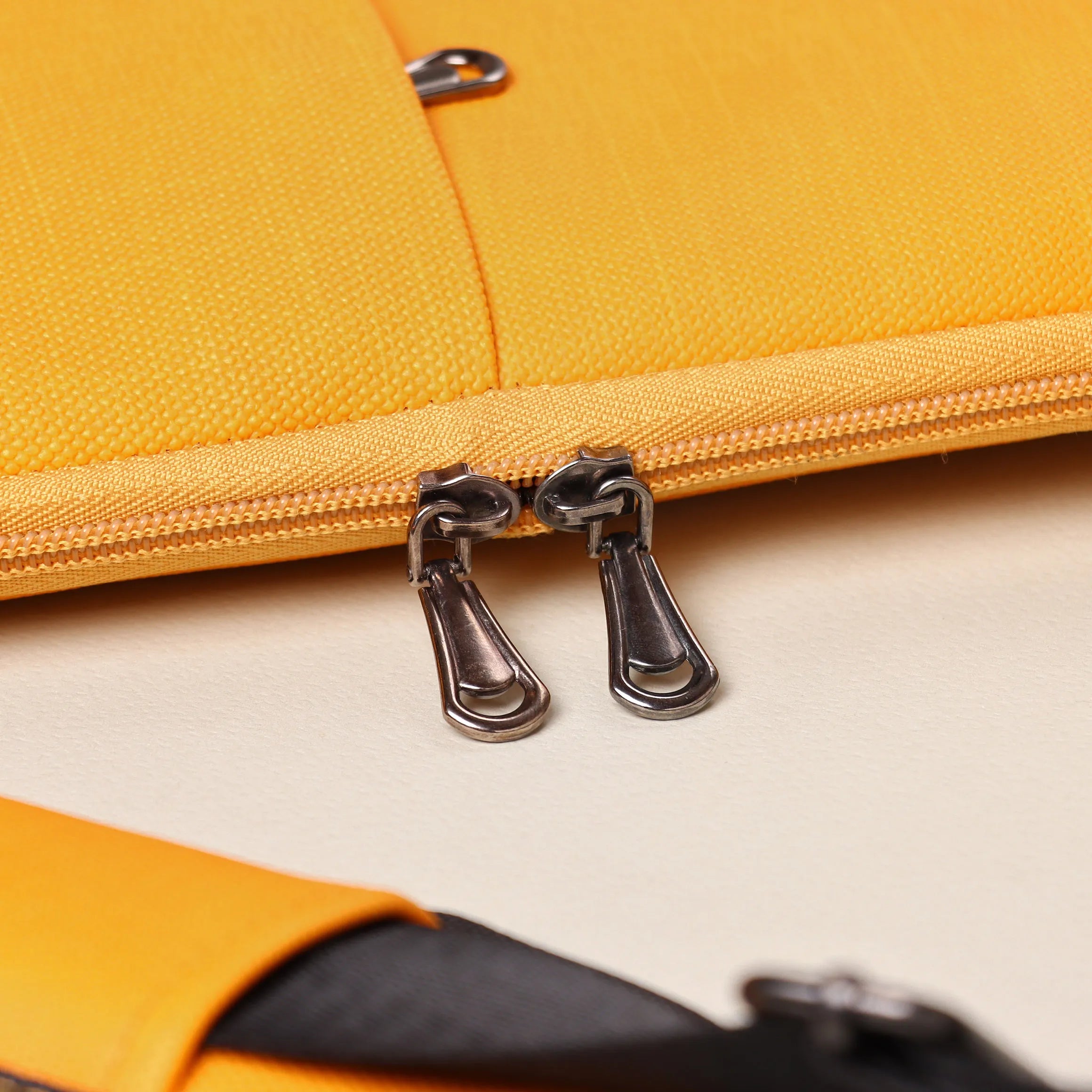 Shoulder Laptop Sleeve | Mango