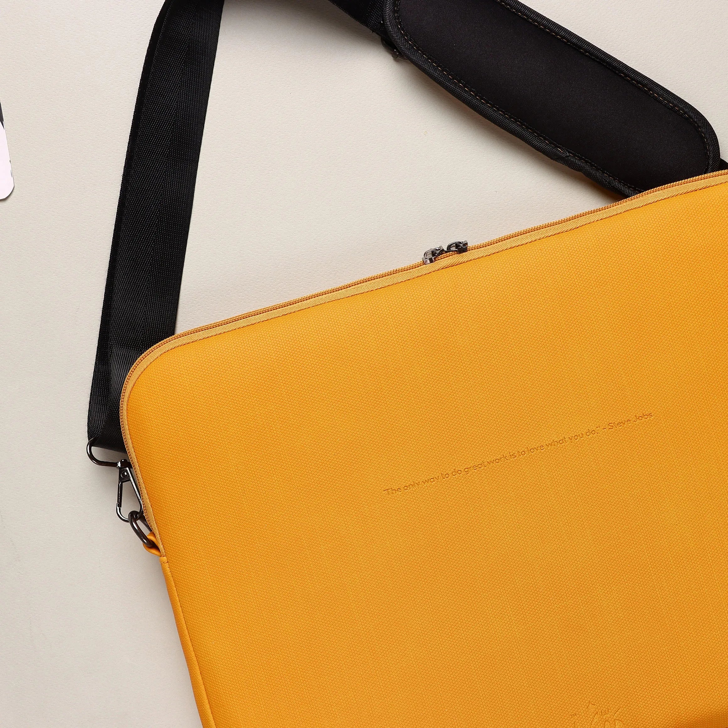 Shoulder Laptop Sleeve | Mango