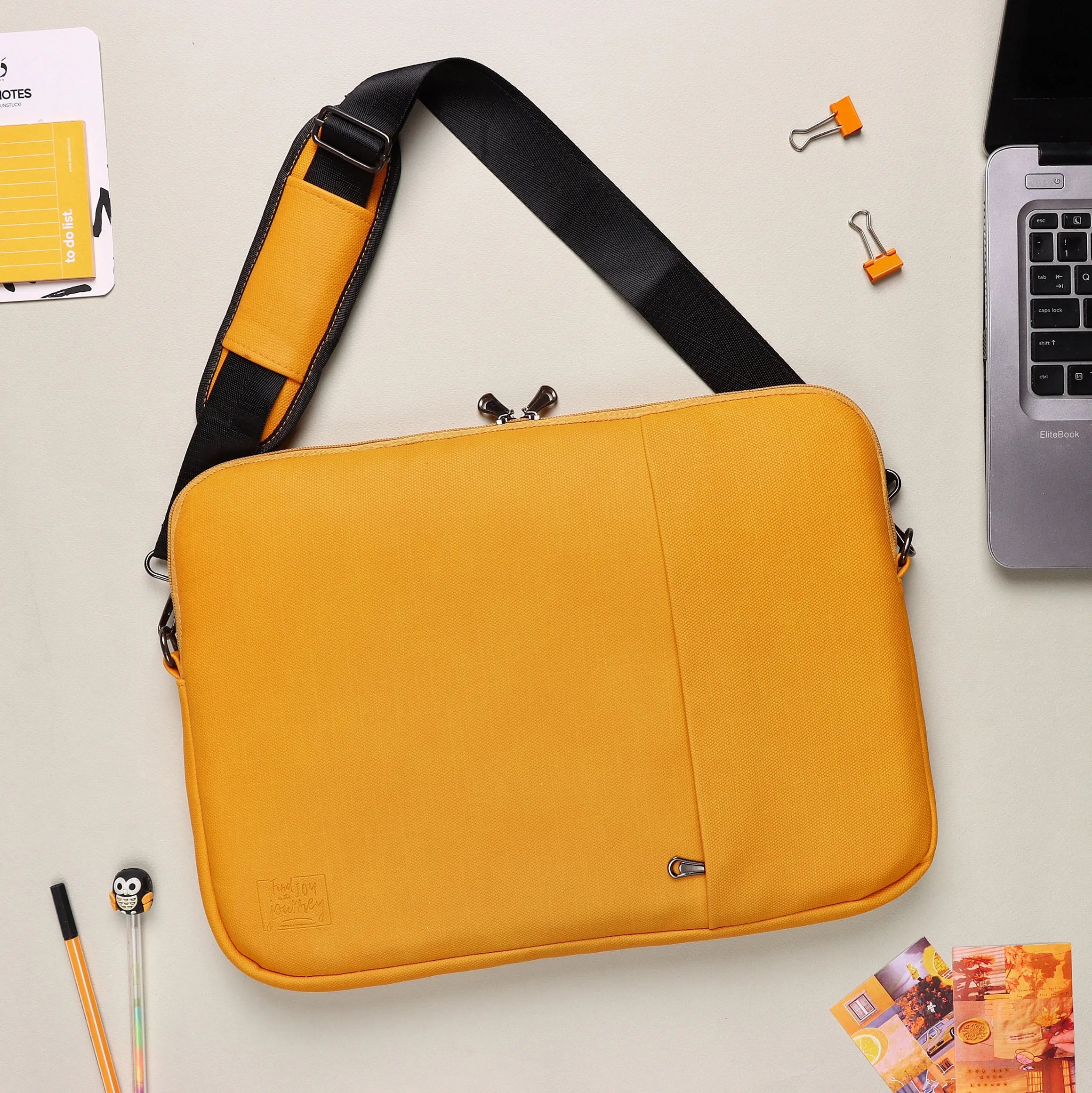 Shoulder Laptop Sleeve | Mango